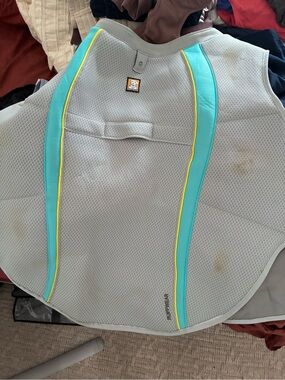 Ruffwear Light Gray Cooling Vest with Yellow Logo Patch